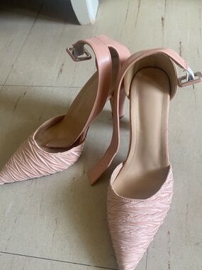 Women's Pointed Toe Ankle Strap Heels in Blush Pink
